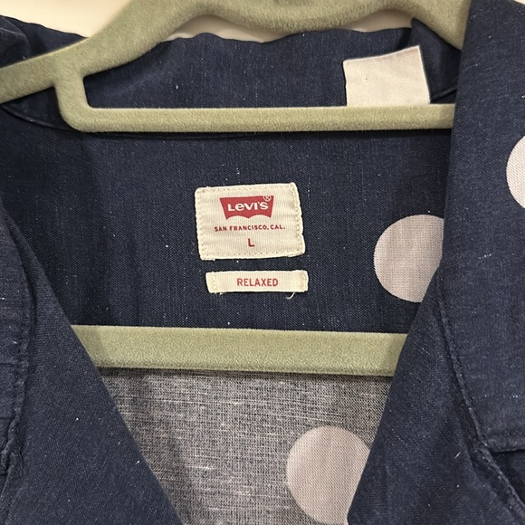 Levi’s polka dot button down - Picture 2 of 3